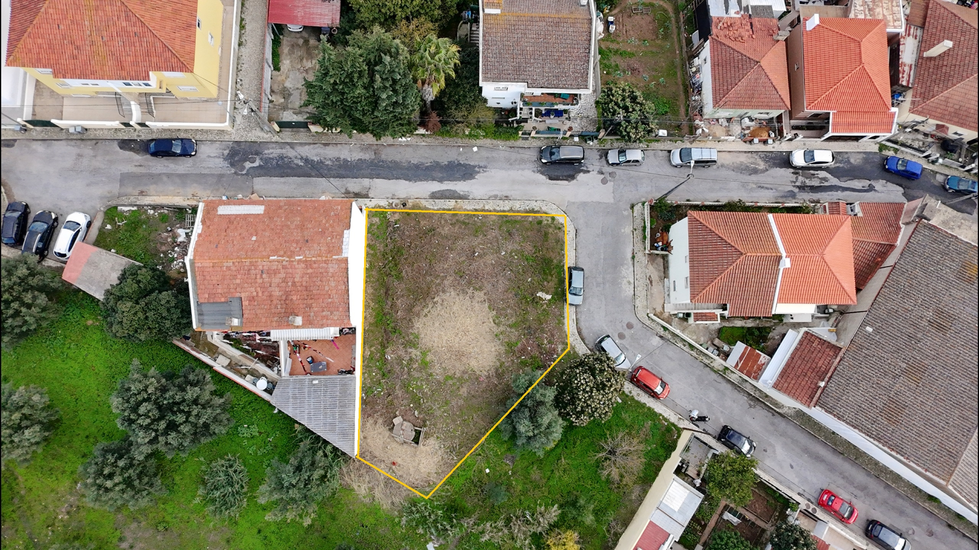 Terreno Urbano em Santa Iria com 403,80m2