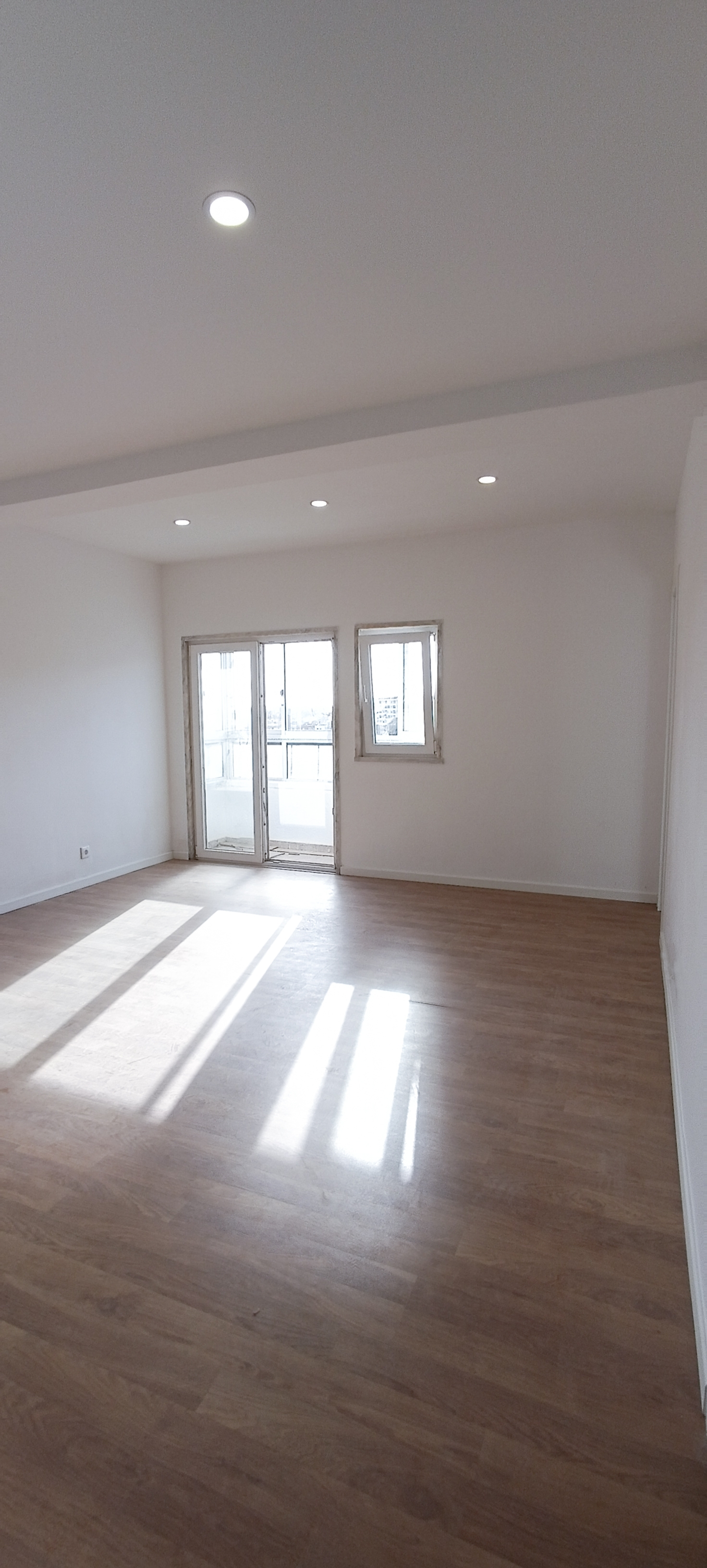 Apartamento T3 Totalmente Remodelado, Queluz