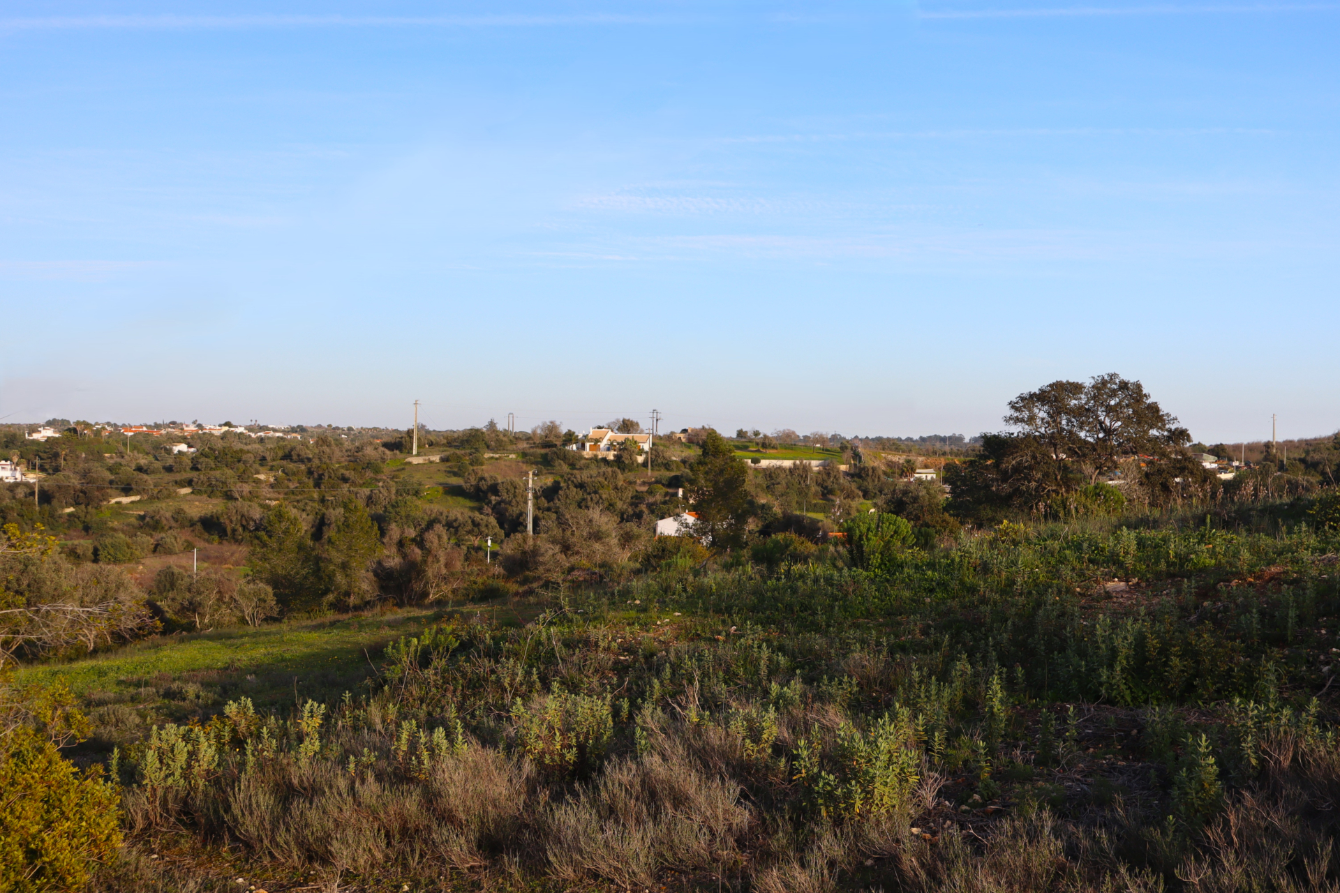 Oportunidade Única: Terreno com Ruína e Vista para o Amendoeira Golf