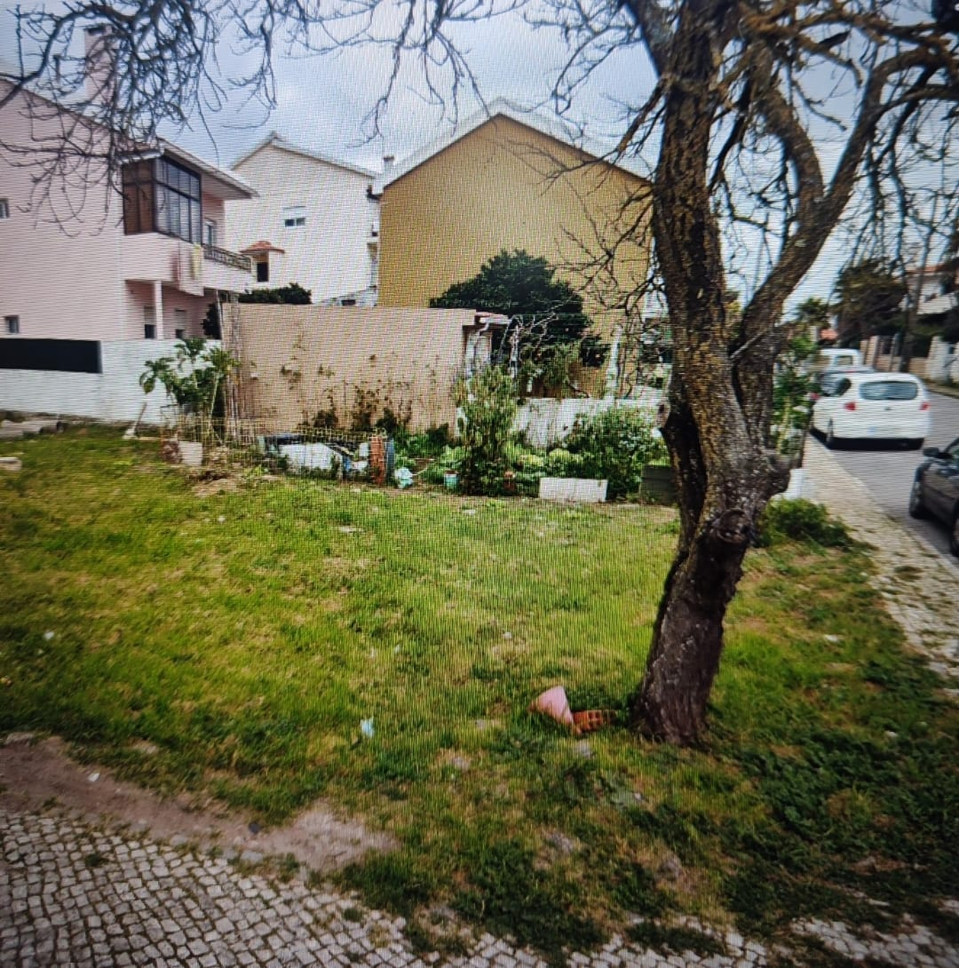 Terreno para Construção em Famões