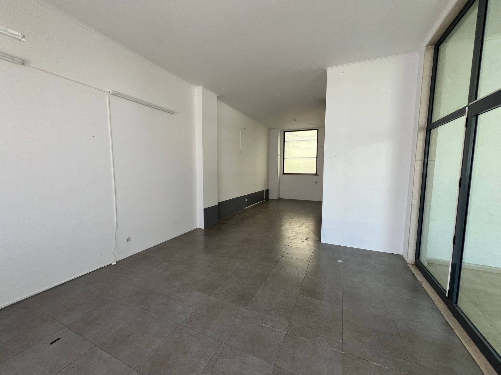 Store with 50m² in Quinta do Conventinho