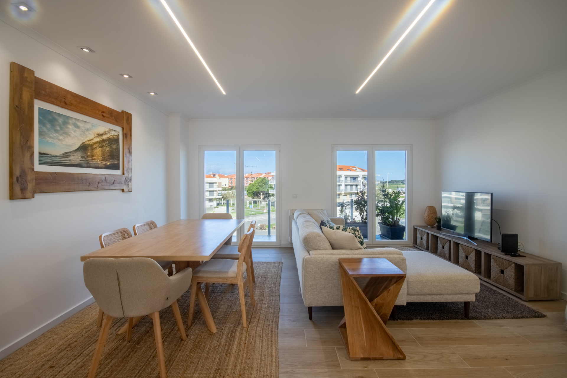 Apartamento Luminoso e Moderno a 500m da Praia, Com Parqueamento – Pronto a Habitar!