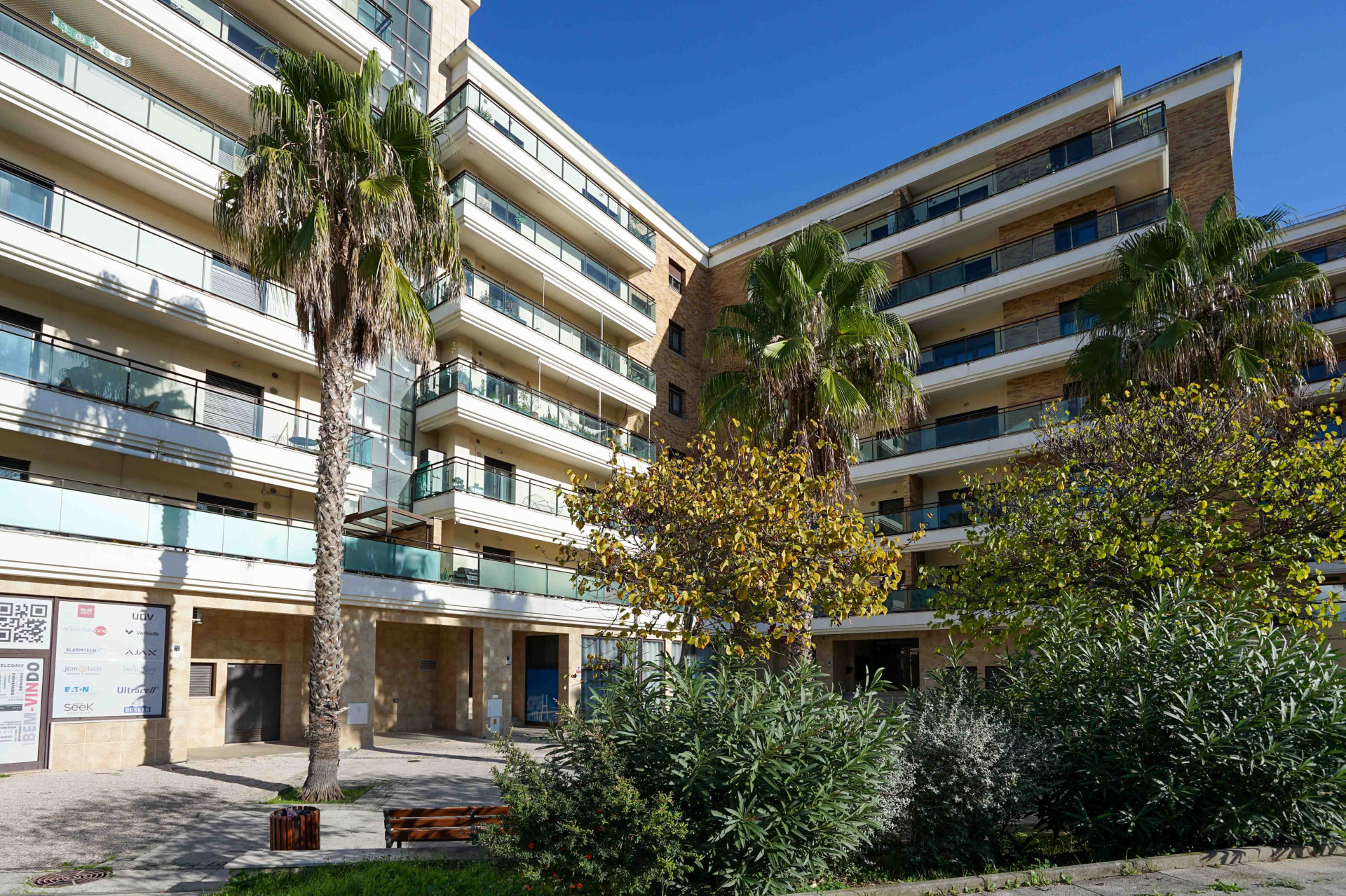 3 bedroom apartment in Terraços da Ponte with 2 balconies and 3 parking spaces.