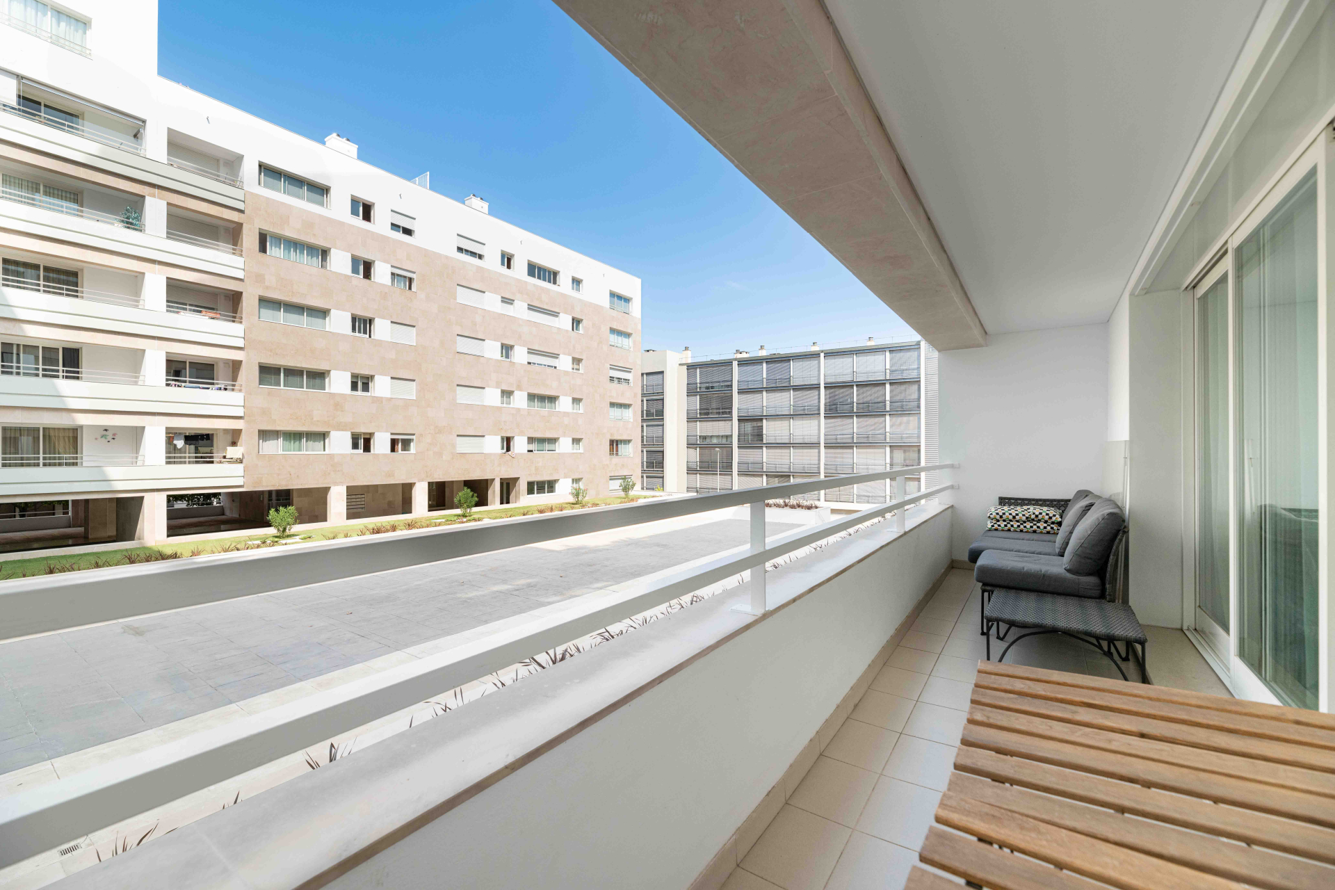 4 bedroom apartment in Parque das Nações -Lisbon , with balcony, 2 parking spaces and storage room