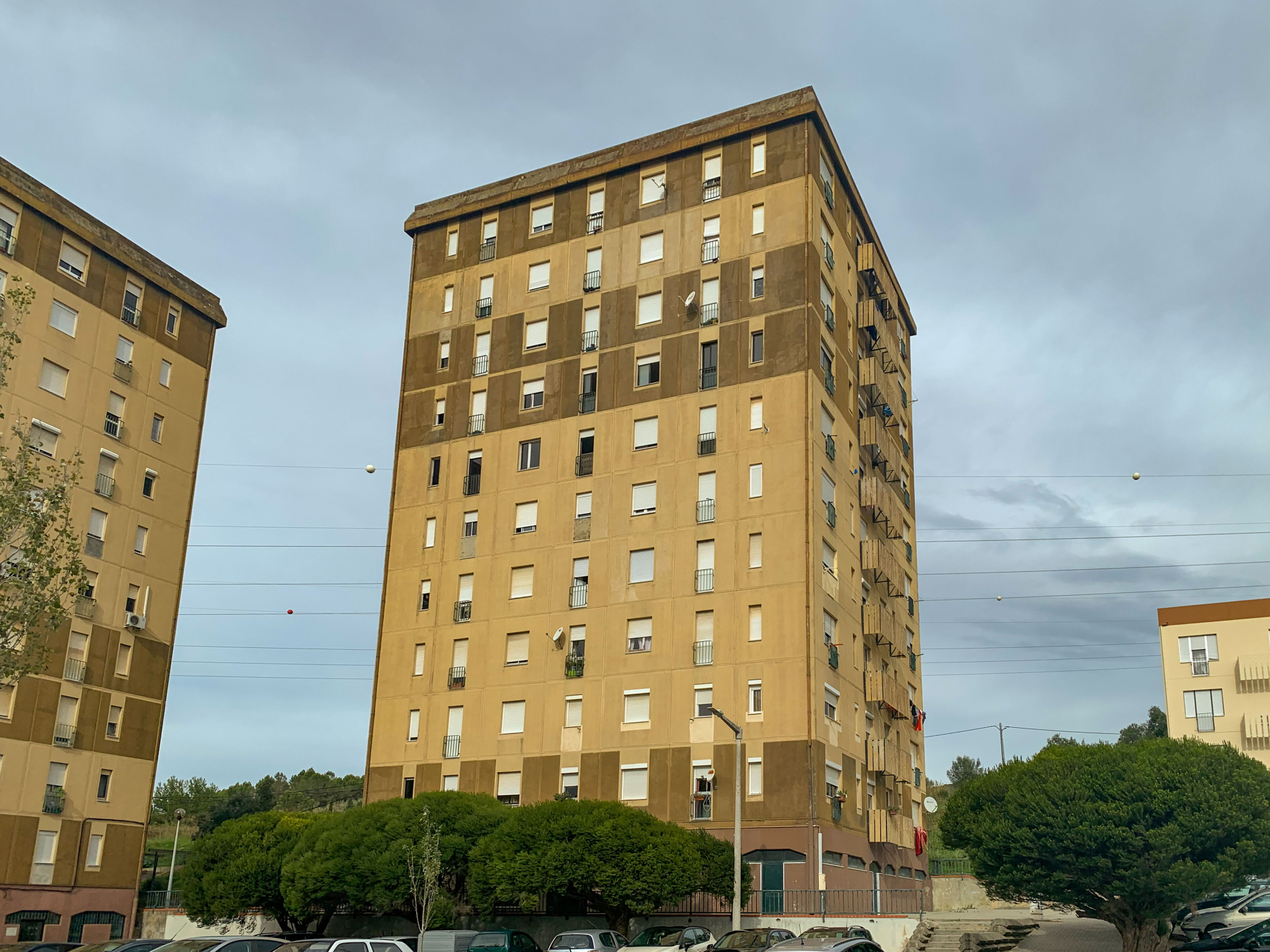 T2 renovado em Vialonga com vista desafogada