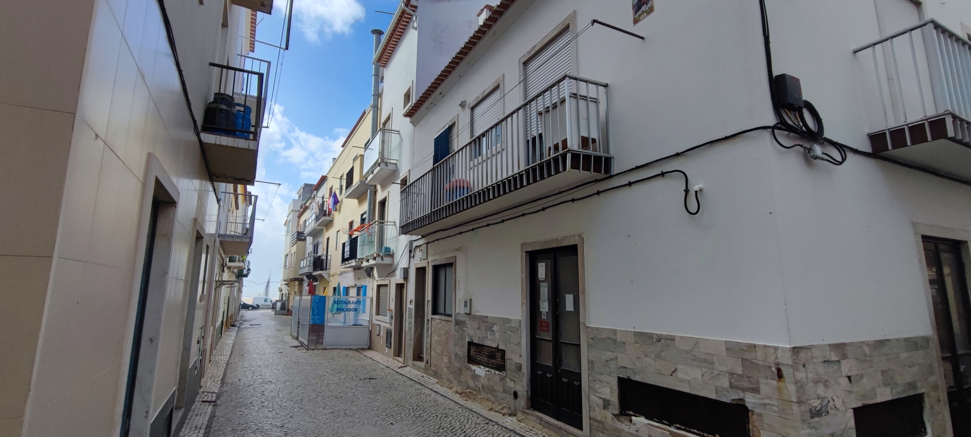 Building - Apartment + Commercial Space - Historic Center of Nazaré