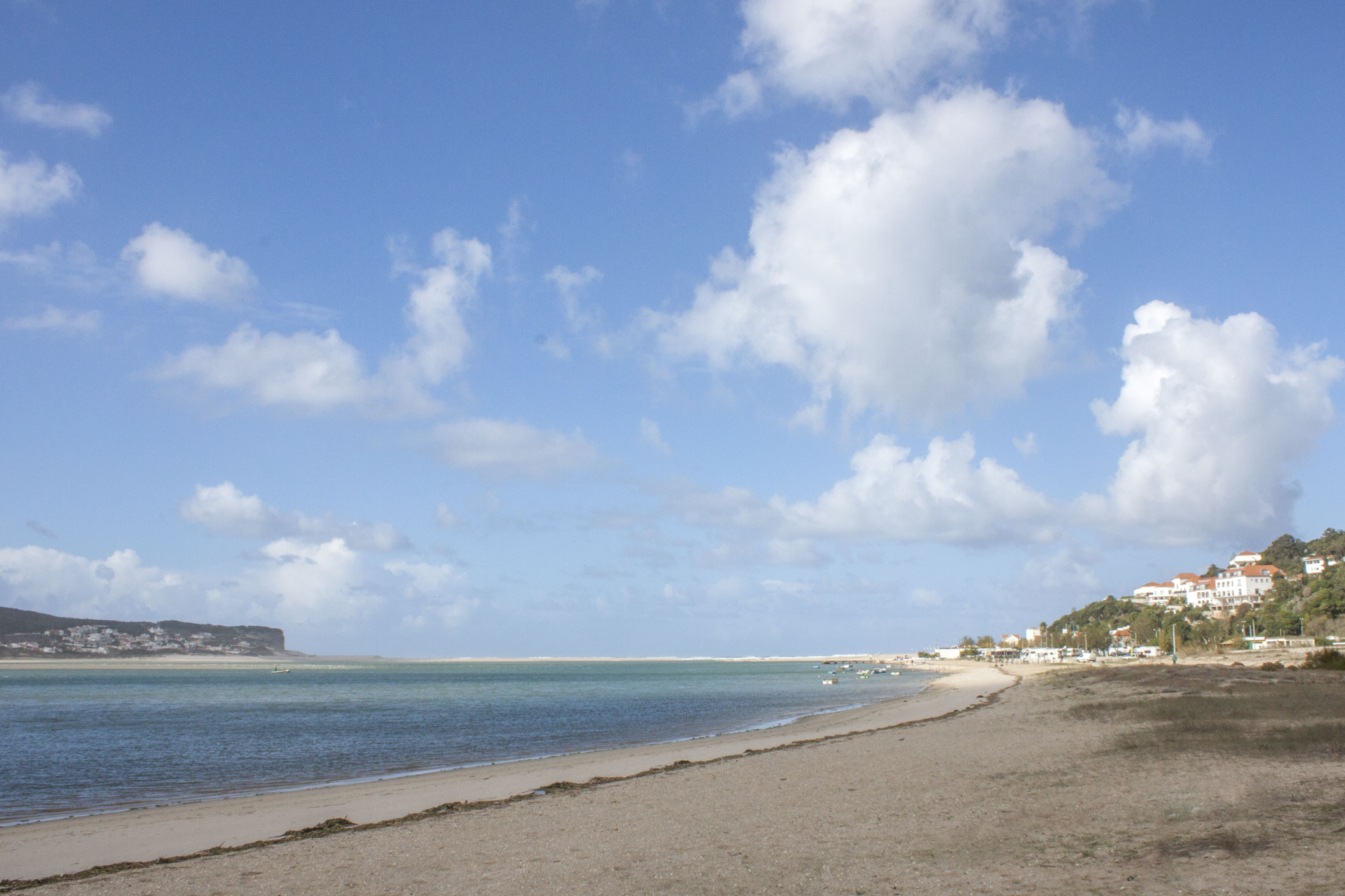 Excelente oportunidade de investimento na Foz do Arelho, uma das áreas mais desejadas da Costa de Prata, em Portugal.