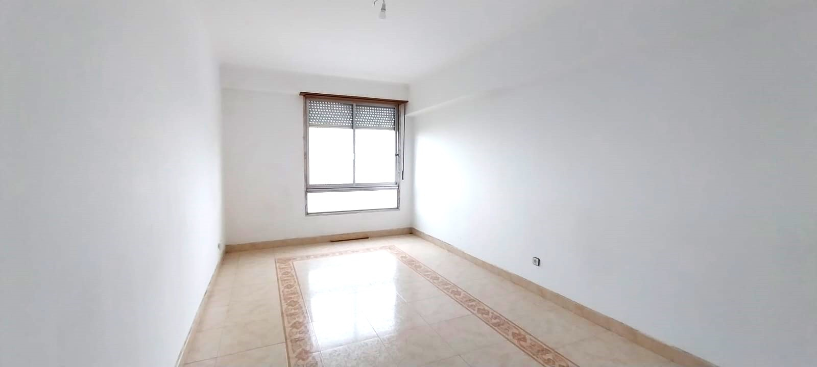 2-bedr. apartment in Portela with parking