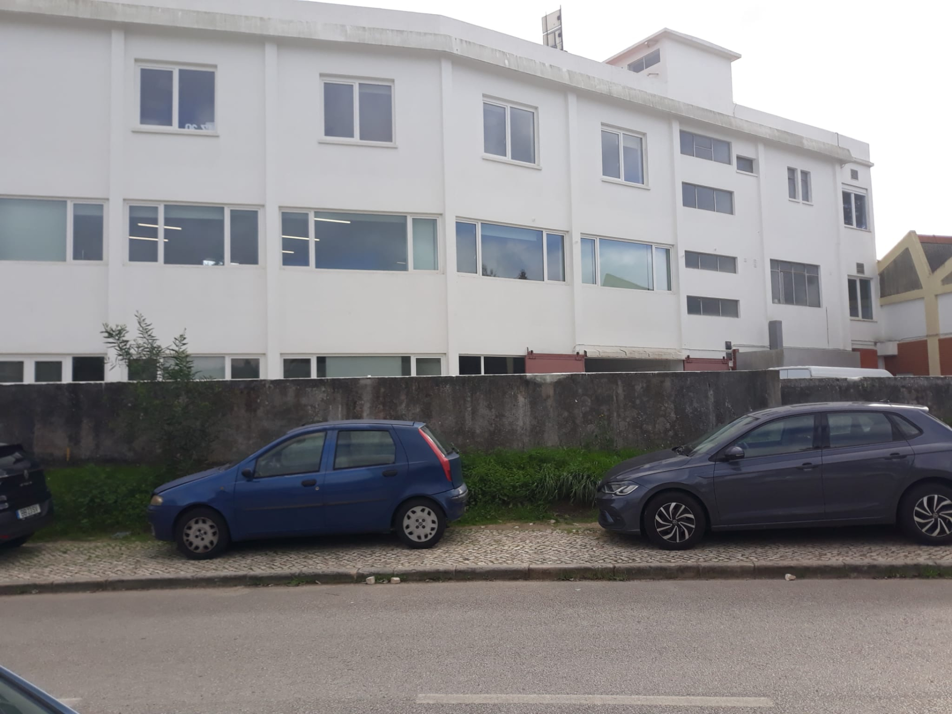 Office Center - Central Area Near the A5 - Municipality of Oeiras