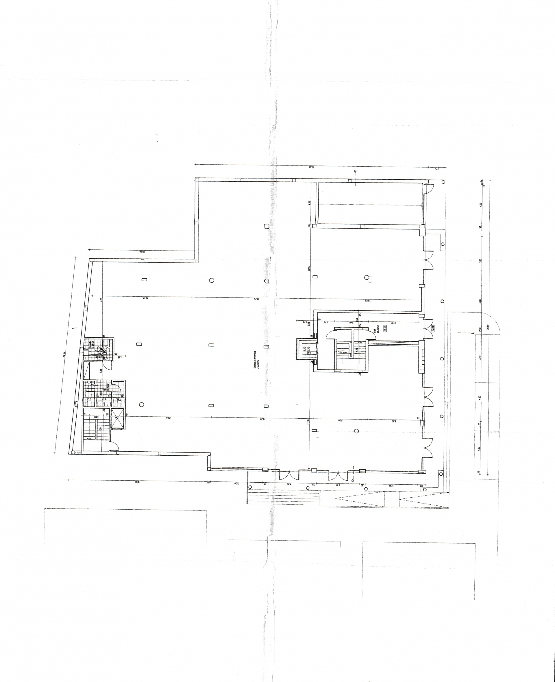 Loja com 762 m2, com 26 estacionamentos para clientes.