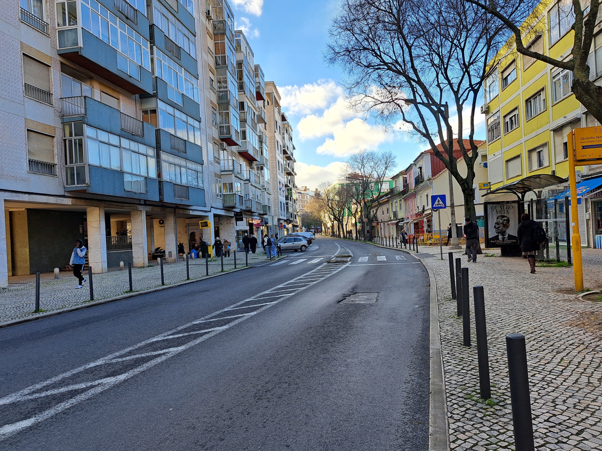 Apartamento T3 em Benfica - Totalmente Remodelado com varanda junto à Avª de Uruguai,