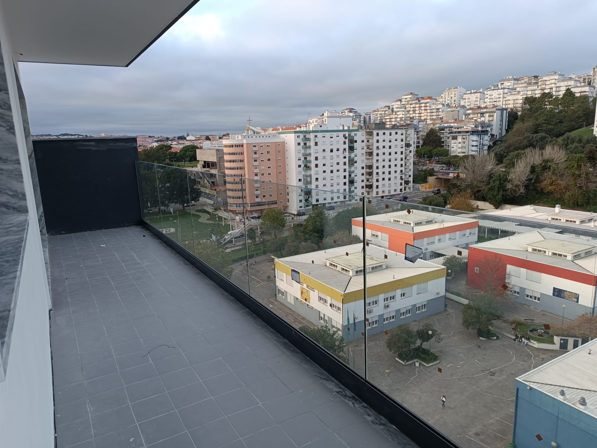 Apartamento T3 com varanda - Rinchoa - Rio de Mouro