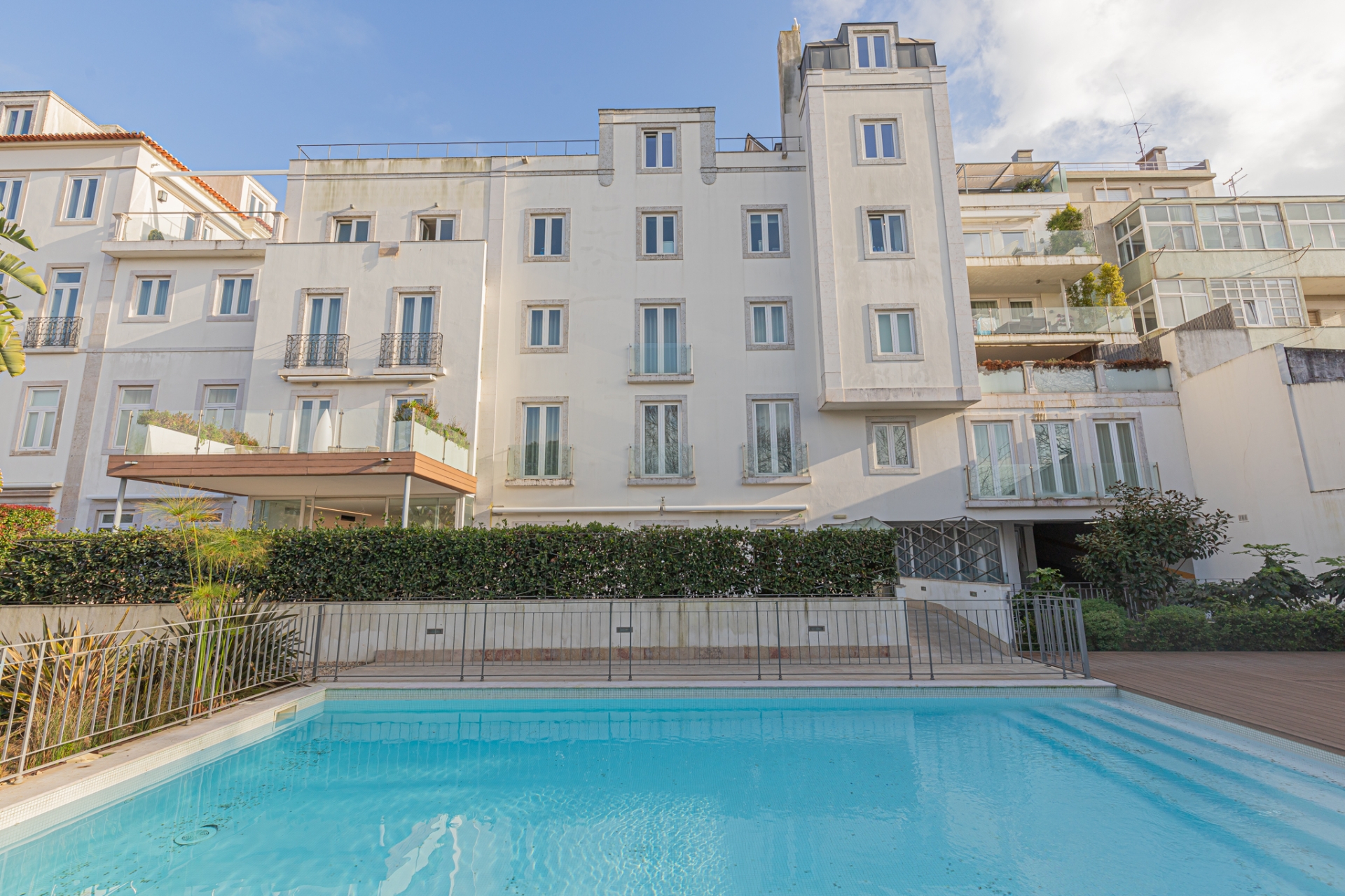 T4 Triplex em Condomínio Privado com Piscina e estacionamento privativo.