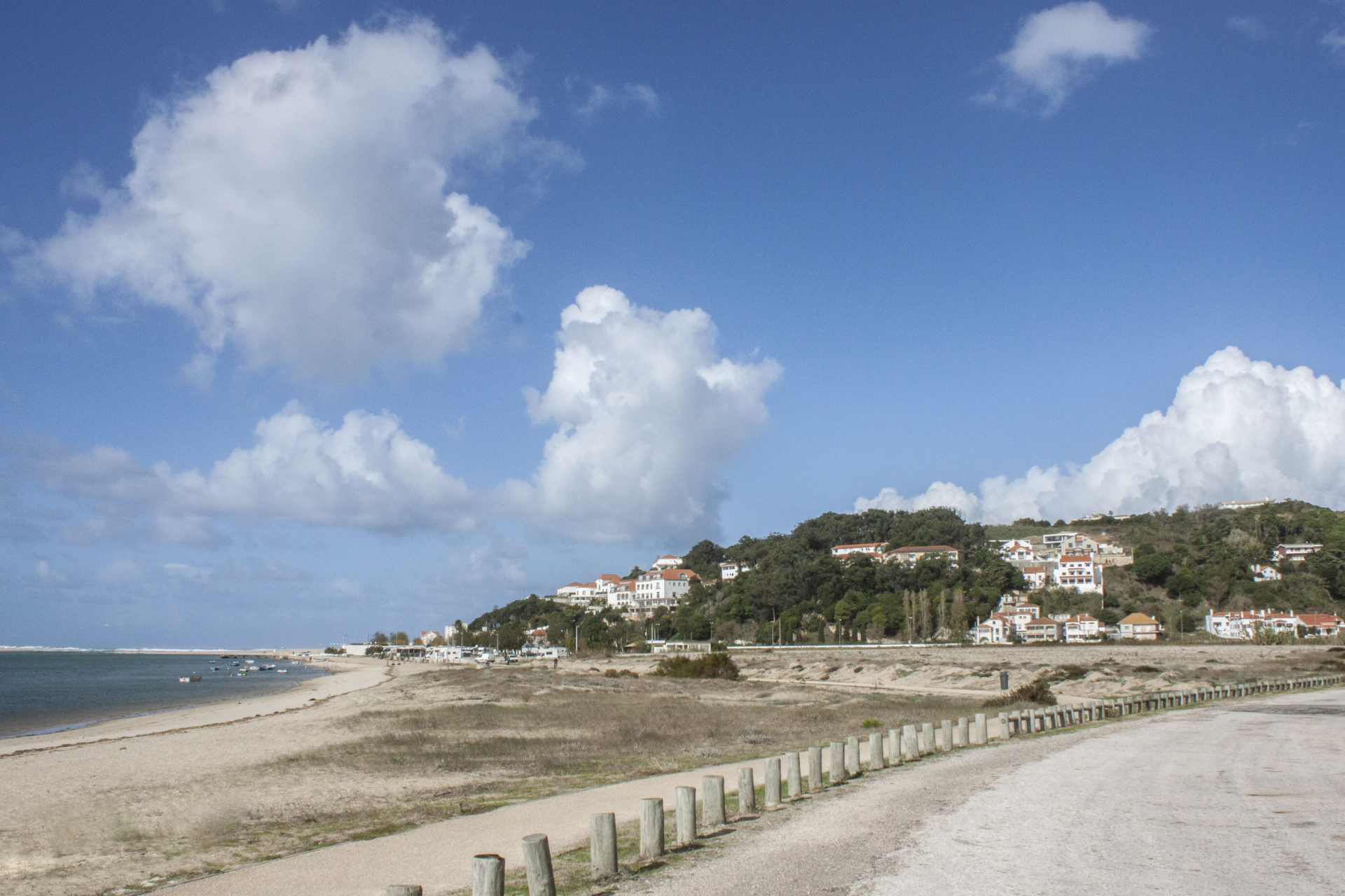 Excelente oportunidade de investimento na Foz do Arelho, uma das áreas mais desejadas da Costa de Prata, em Portugal.