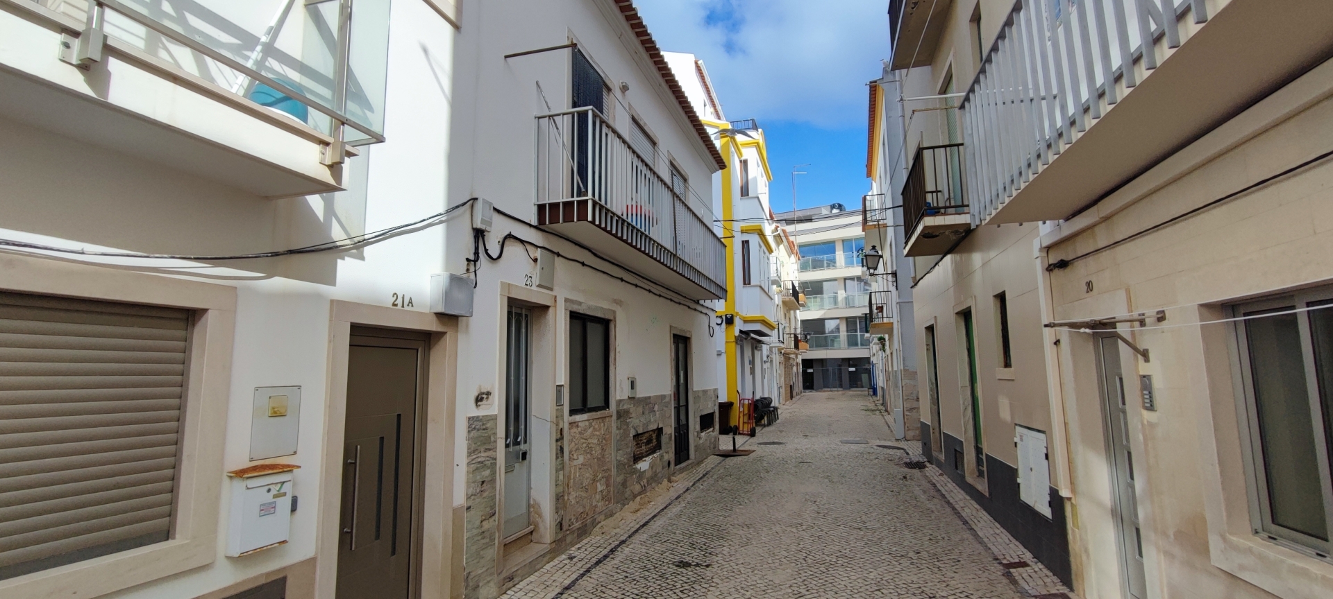 Building - Apartment + Commercial Space - Historic Center of Nazaré