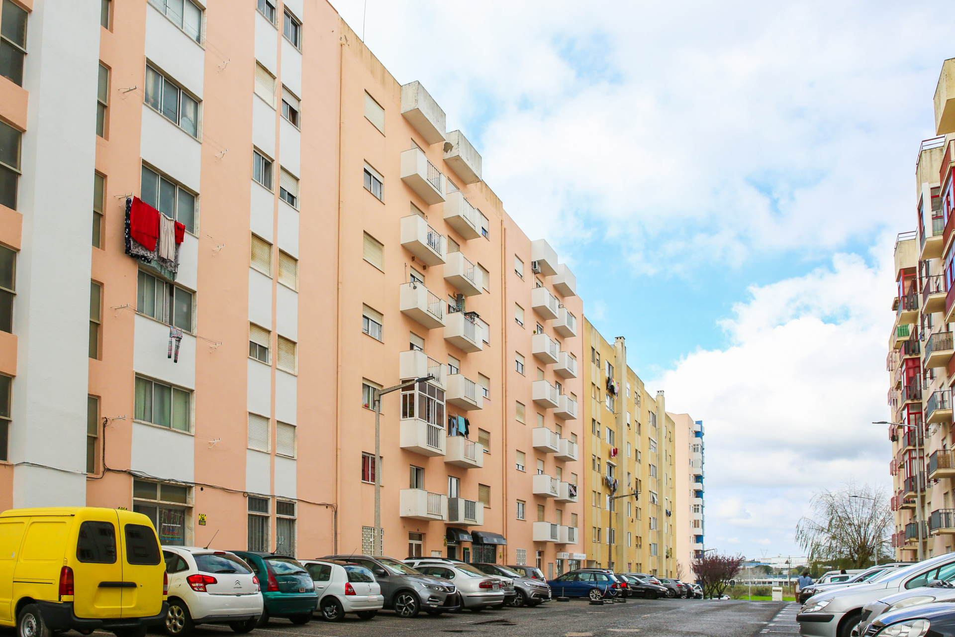 2 bedroom apartment with balcony