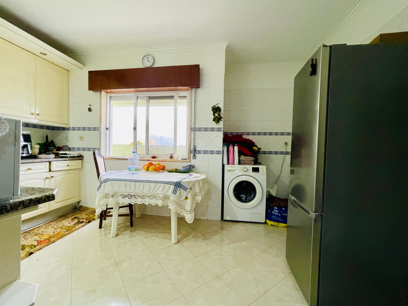 Apartamento T2 no Forte da Casa com garagem