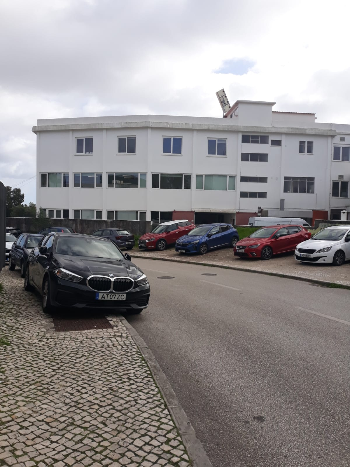 Office Center - Central Area Near the A5 - Municipality of Oeiras