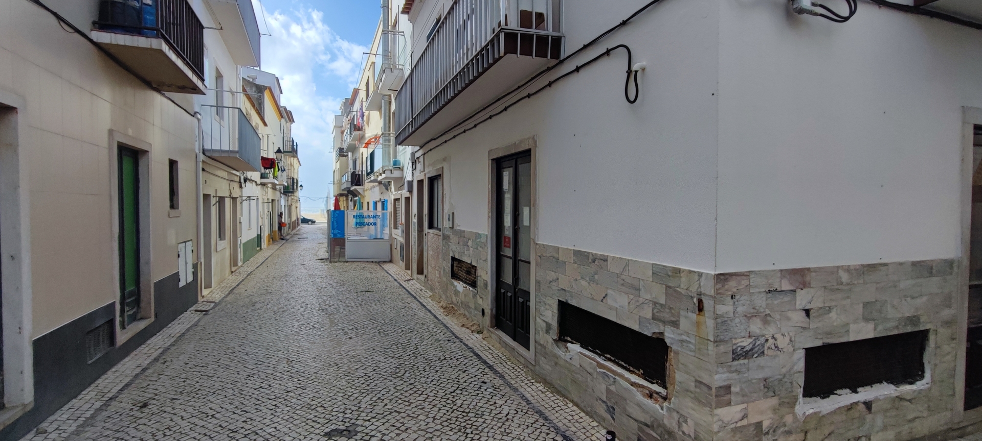 Building - Apartment + Commercial Space - Historic Center of Nazaré