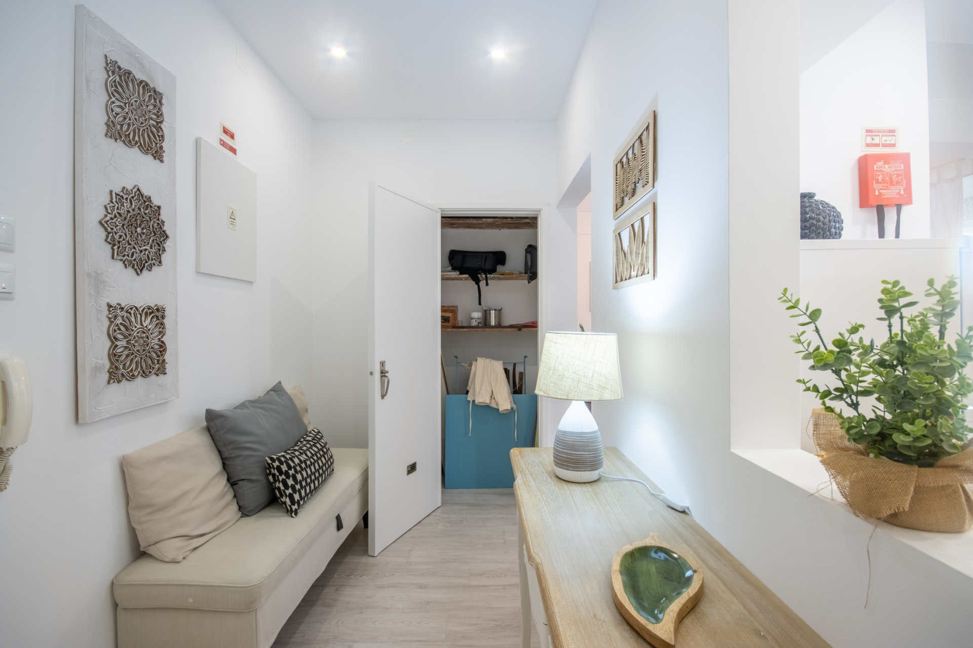 Apartamento T2 Remodelado no Centro de Peniche – Luminoso, Moderno e Pronto a Habitar