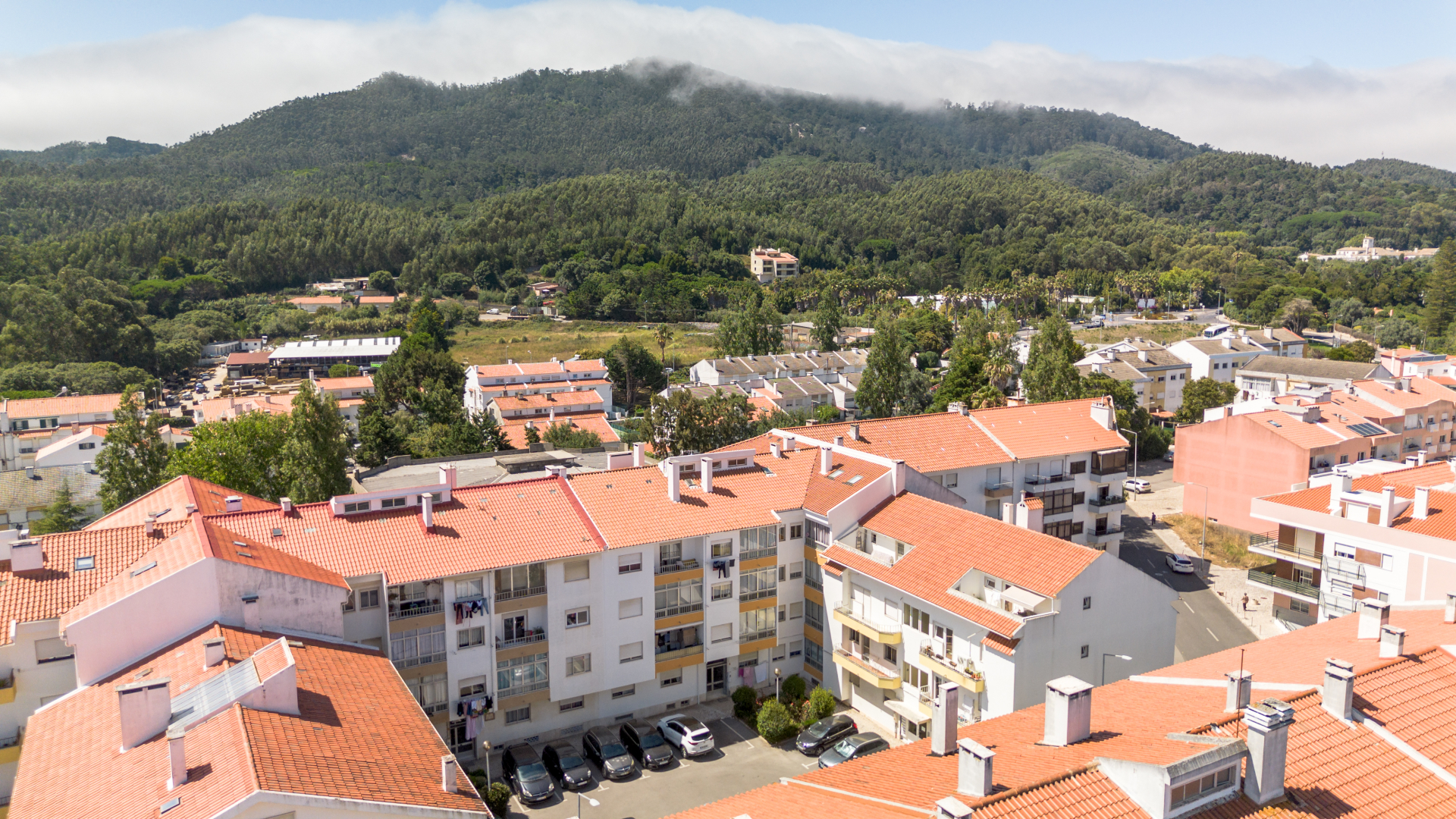 Apartamento T3 com arrecadação e vista desafogada para a Serra de Sintra - Linhó