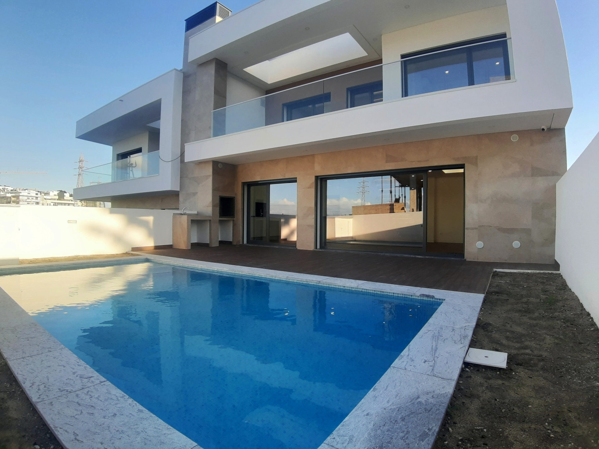 Moradia Geminada T4+1 com piscina de água salgada - Sobreda