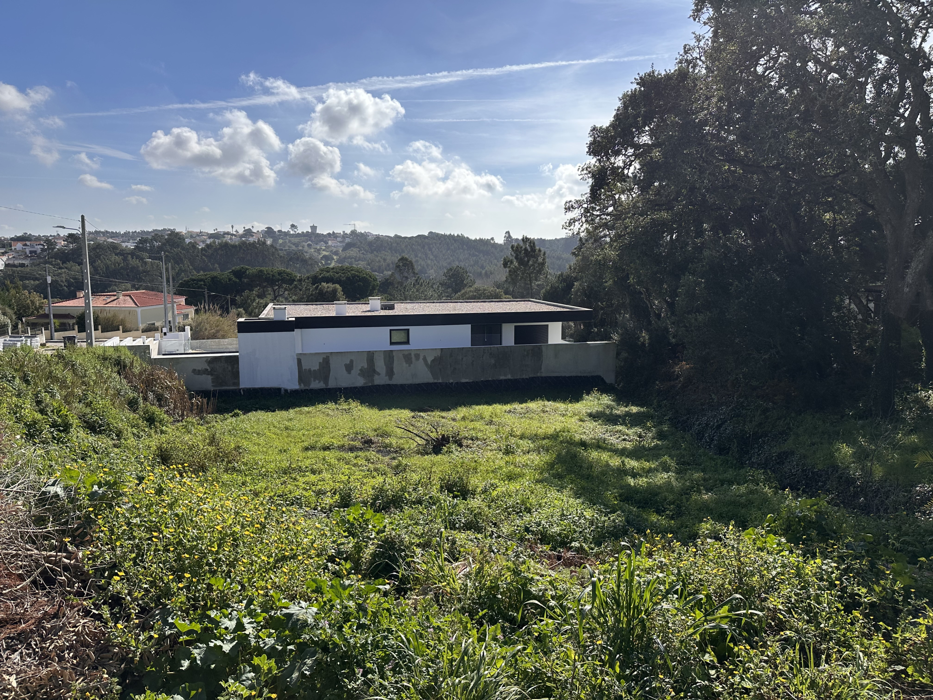 Urban land for building a villa in Nadadouro