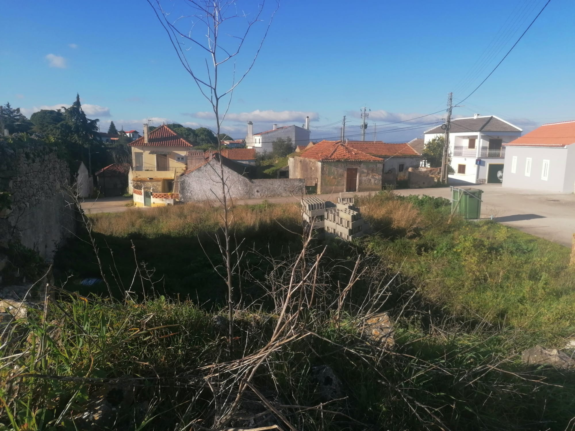 Urban land in village 5km from Arruda dos Vinhos