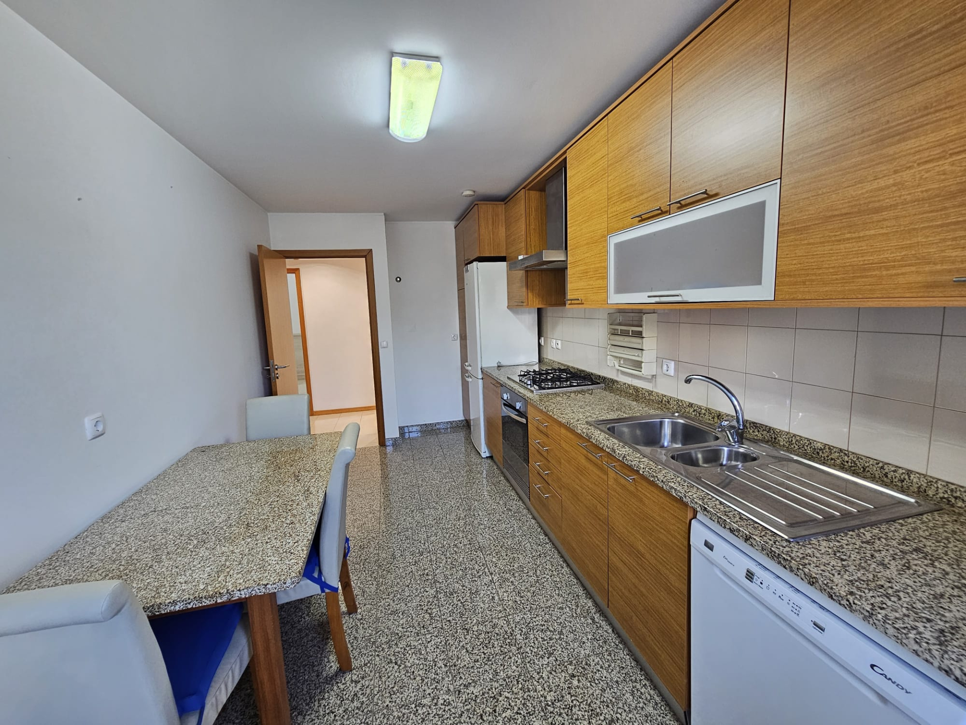 Apartamento T2 Usado em Pêro Pinheiro, Montelavar