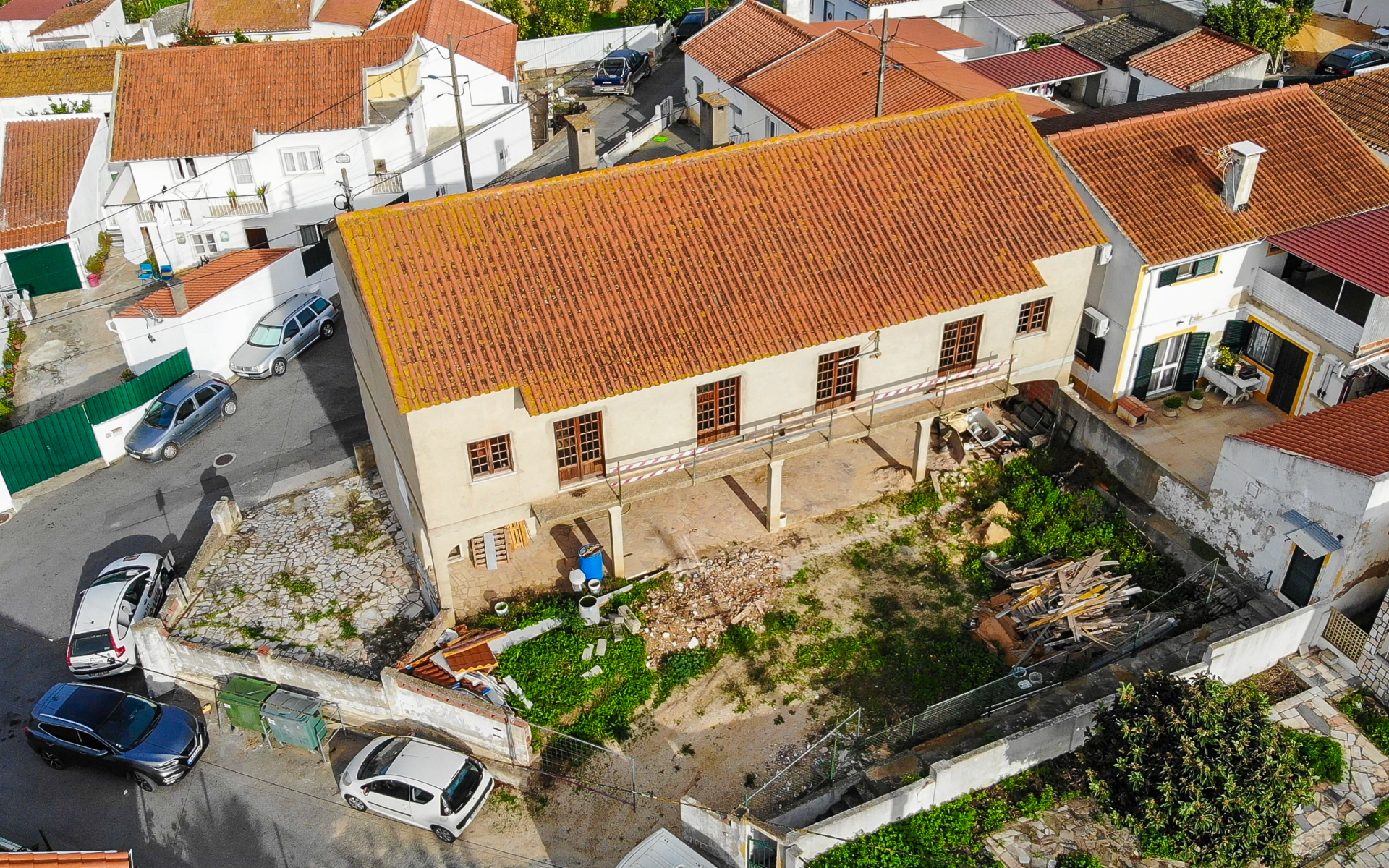 Terreno Urbano com inicio de Construção Moradia Bifamiliar