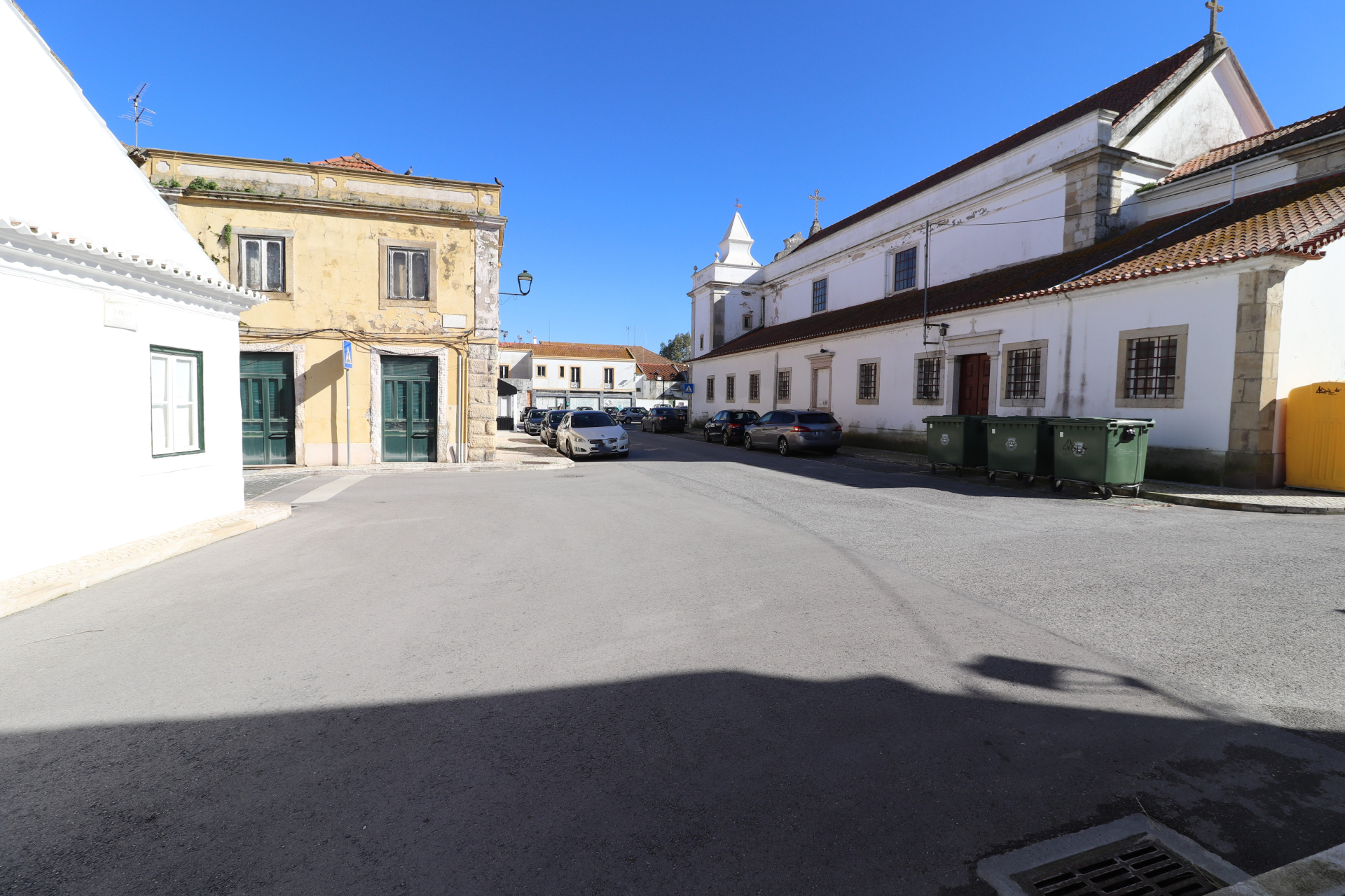 Moradia T2 Térrea Totalmente Remodelada com Logradouro e sótão no Centro Histórico de Salvaterra de magos