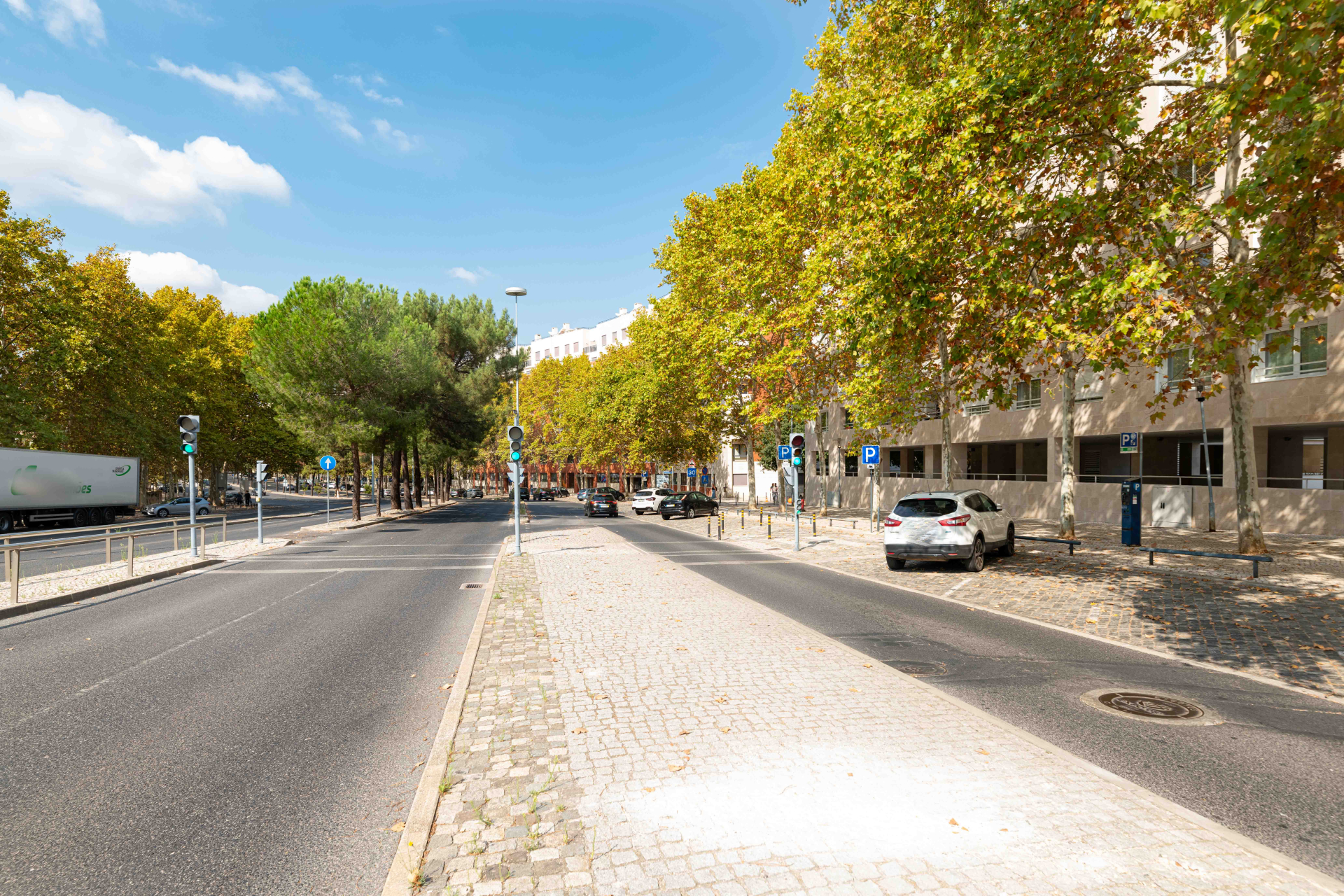 4 bedroom apartment in Parque das Nações -Lisbon , with balcony, 2 parking spaces and storage room