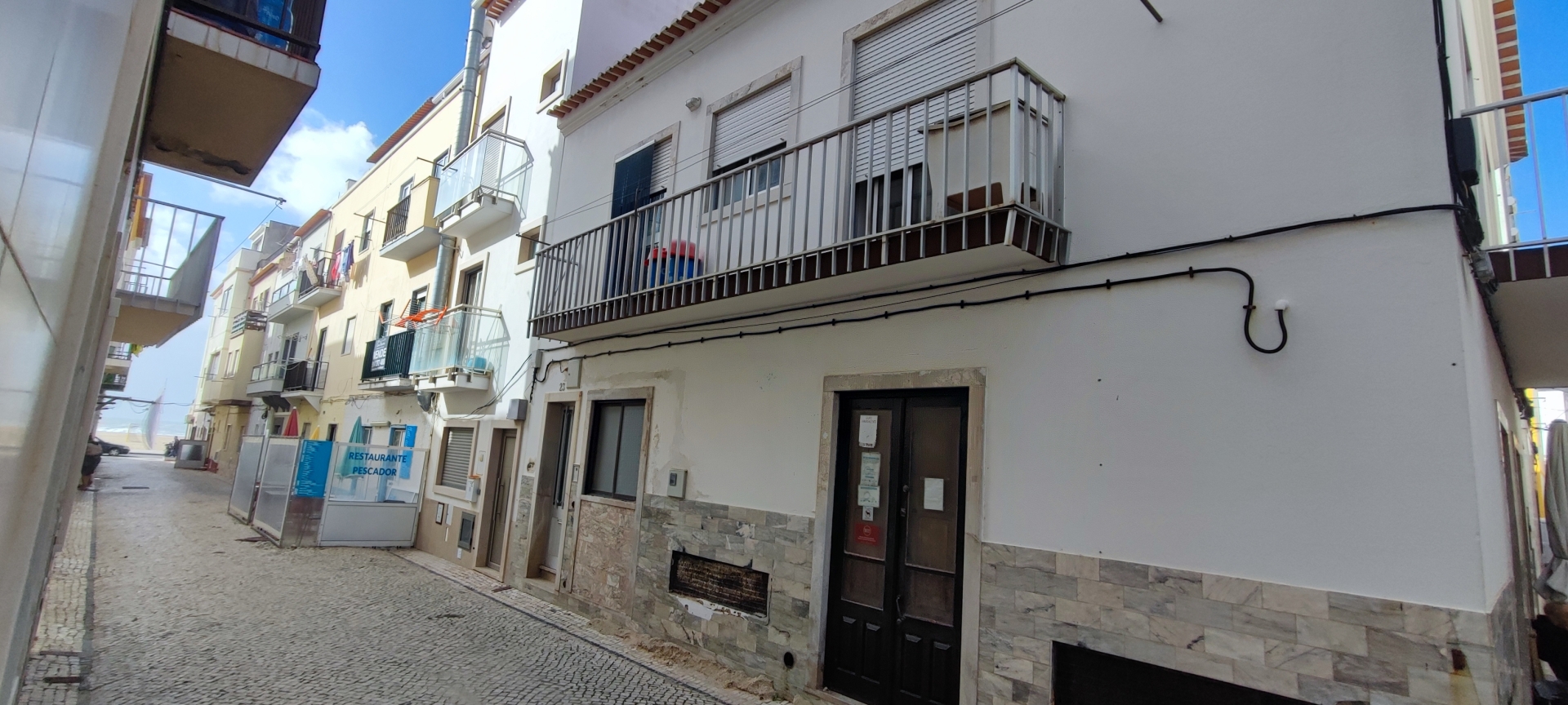 Building - Apartment + Commercial Space - Historic Center of Nazaré