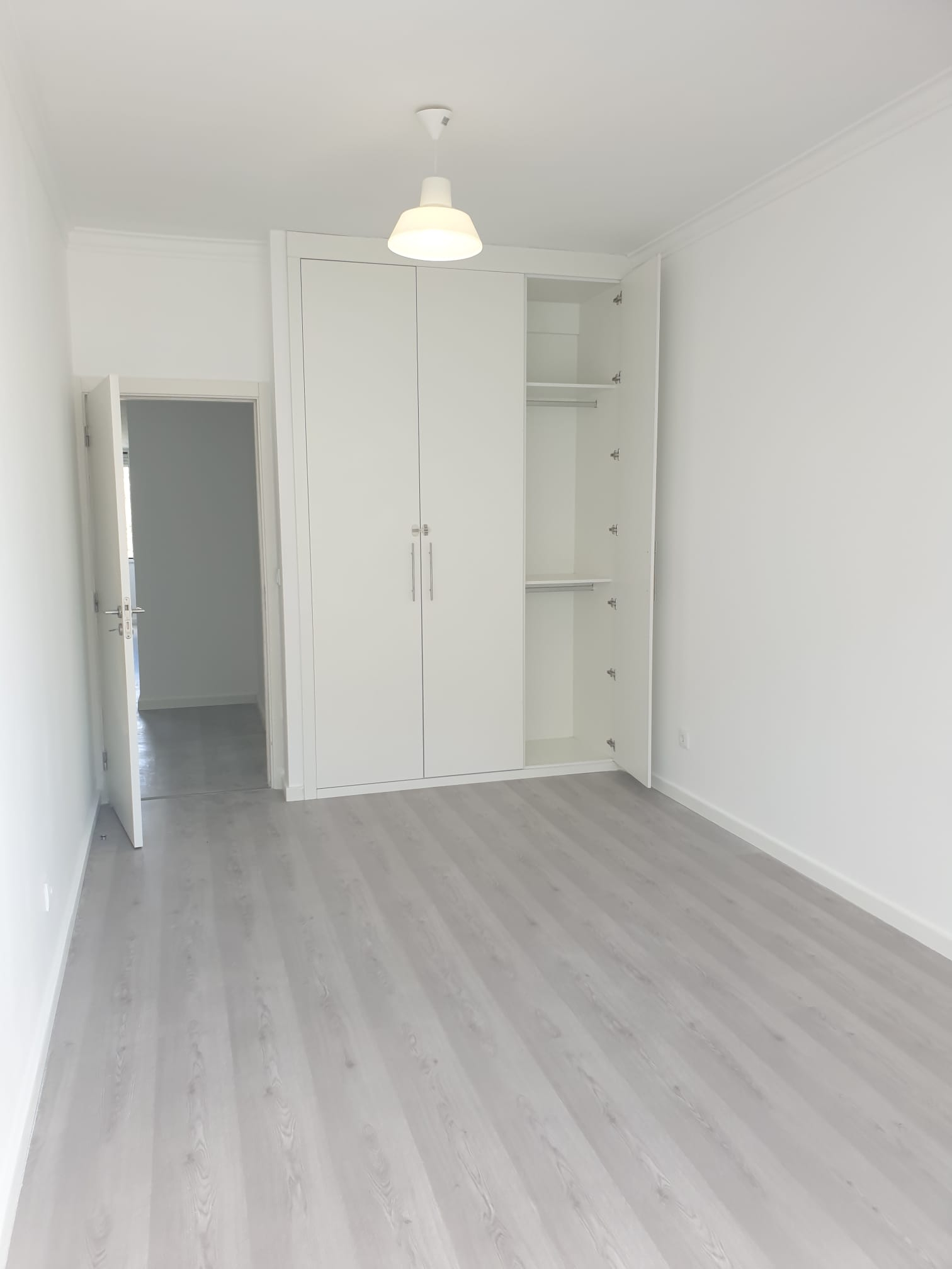 Refurbished 2-bedroom apartment