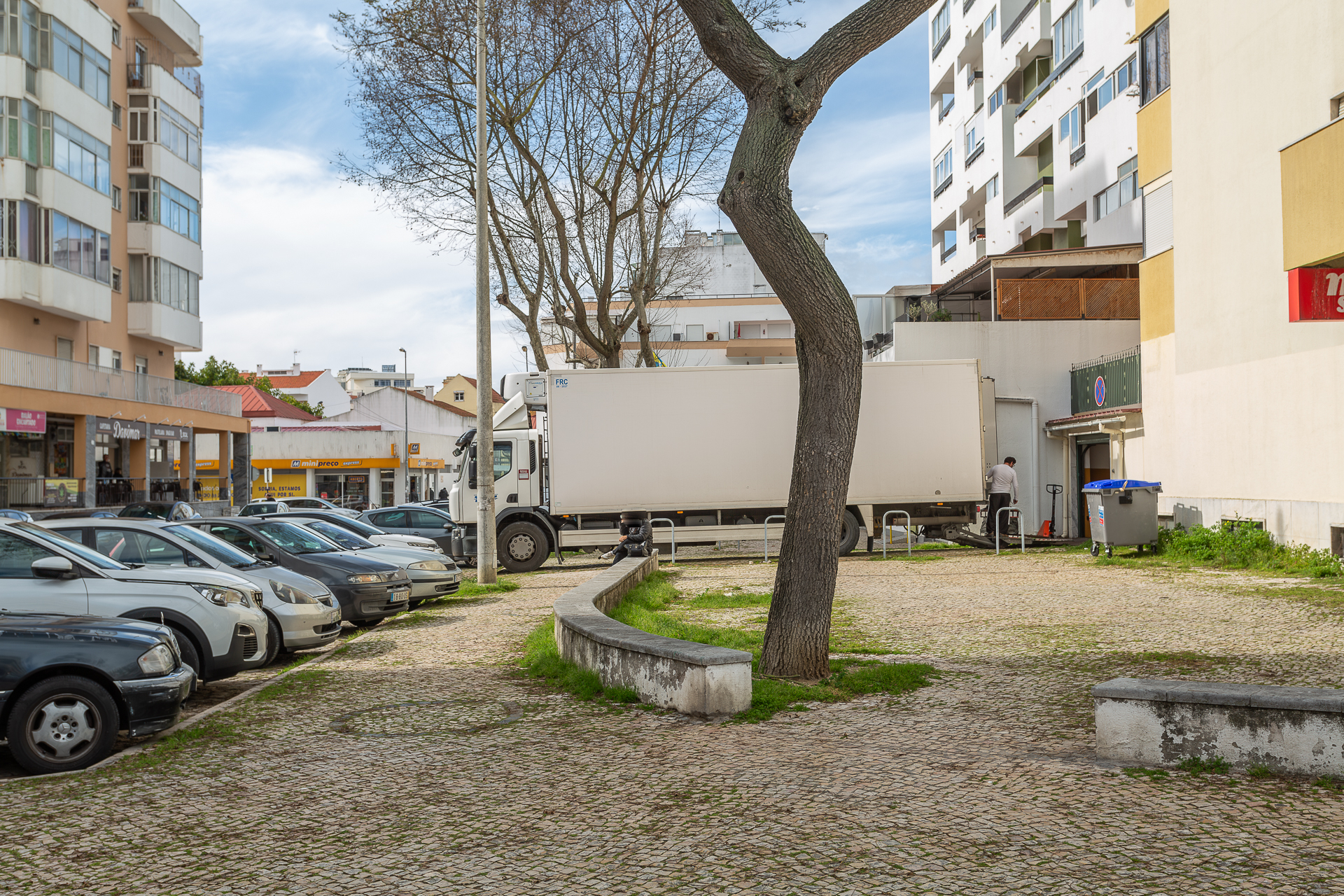 Unique Opportunity: Prestigious store in Costa da Caparica!