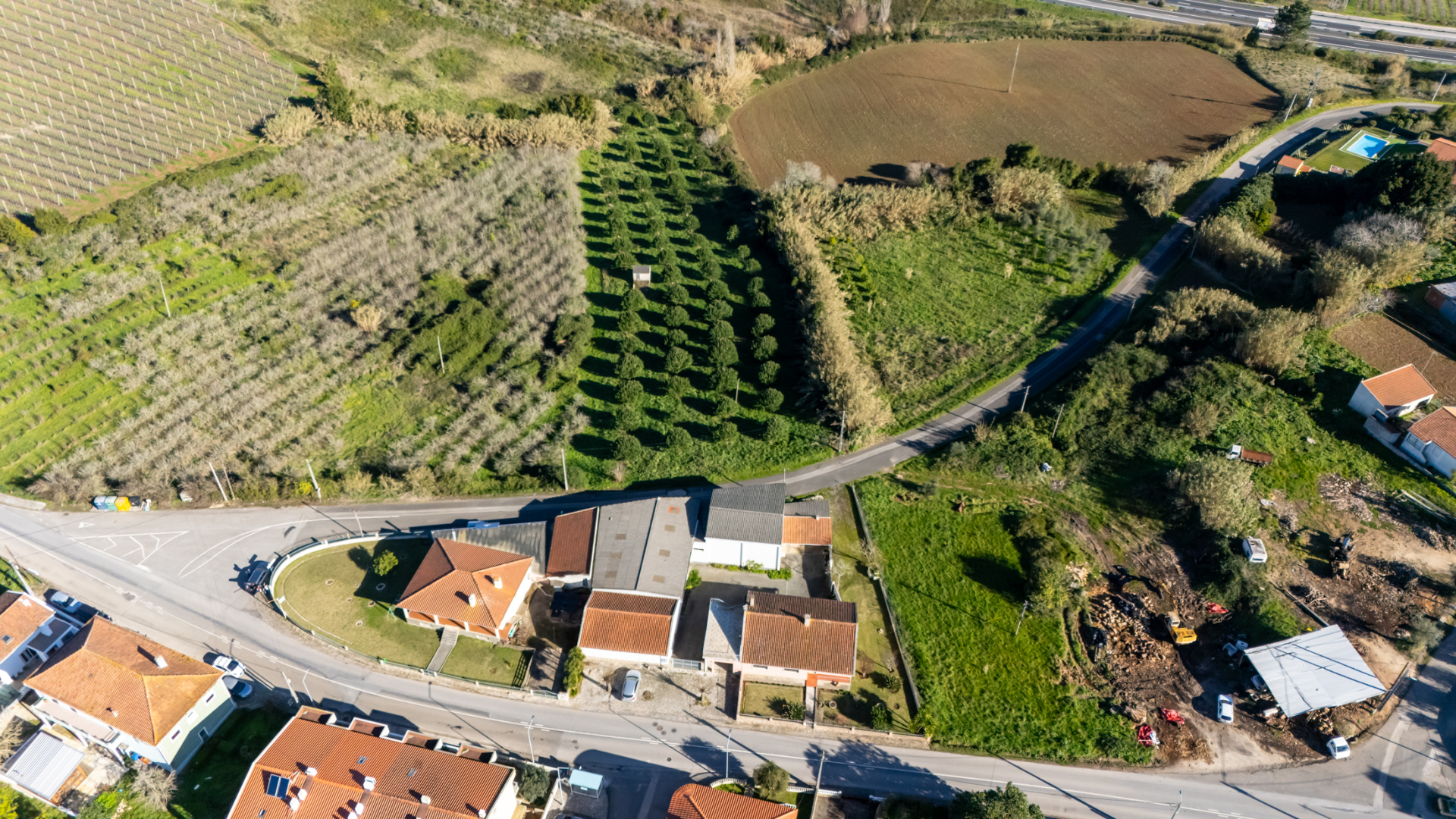 Moradia T3 c/ Armazém e Terreno em São Gregório