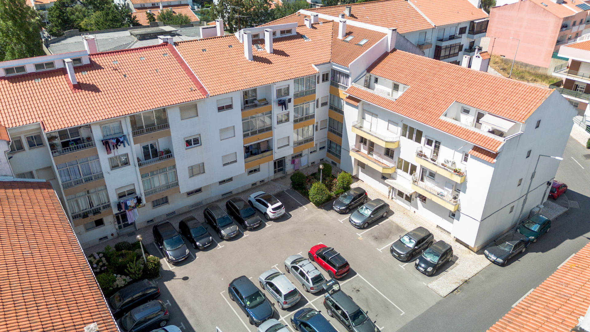 Apartamento T3 com arrecadação e vista desafogada para a Serra de Sintra - Linhó