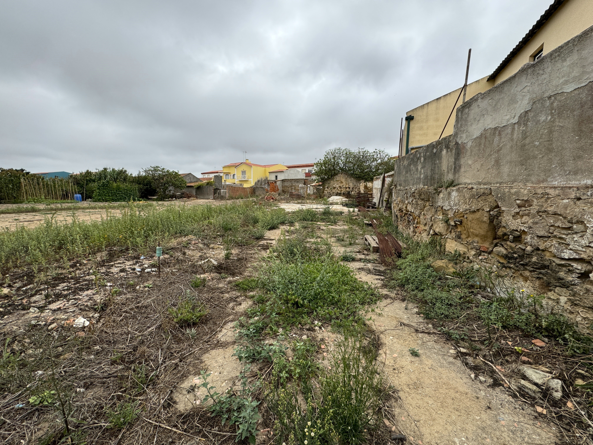 Terreno com projeto para moradia T3 com garagem