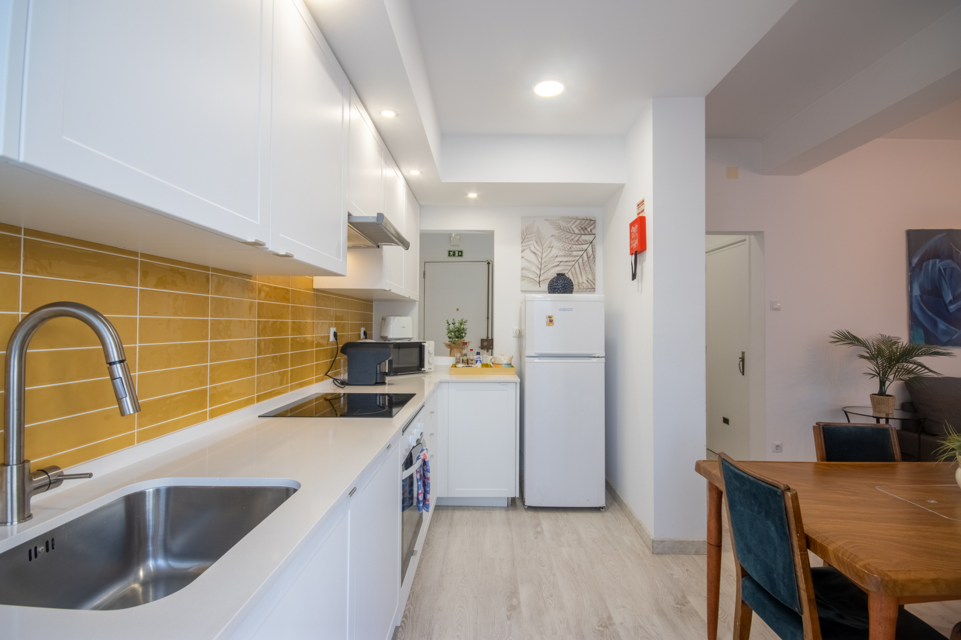 Apartamento T2 Remodelado no Centro de Peniche – Luminoso, Moderno e Pronto a Habitar