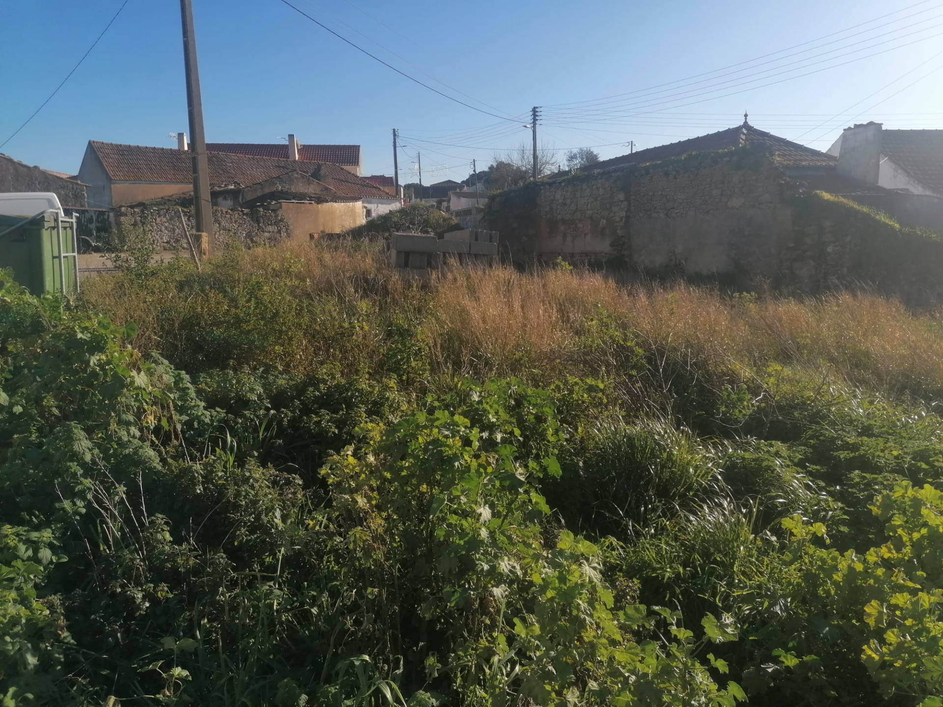 Urban land in village 5km from Arruda dos Vinhos